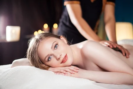 5 benefits of a warm oil massage after a long week